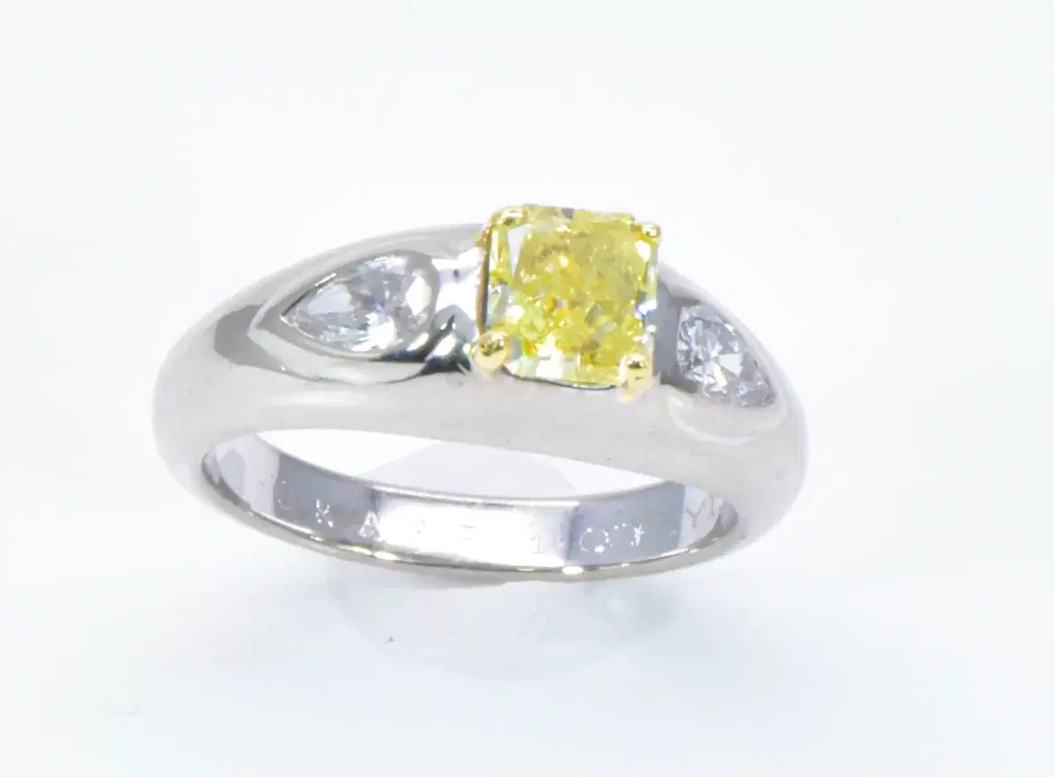 Graff 18k White Gold Fancy Intense Yellow Diamond Ring