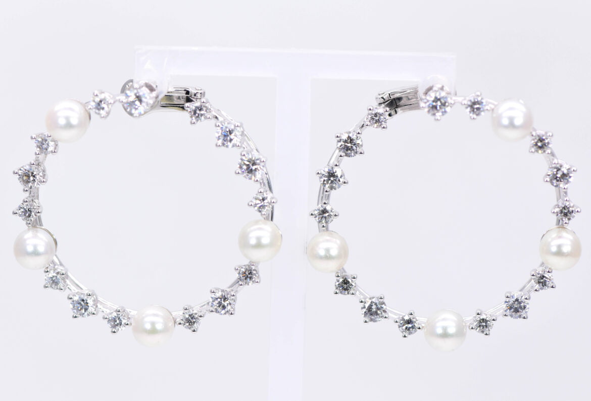 Chopard High Jewellery 6 ct. Diamond and Pearl 18k White Gold Earrings