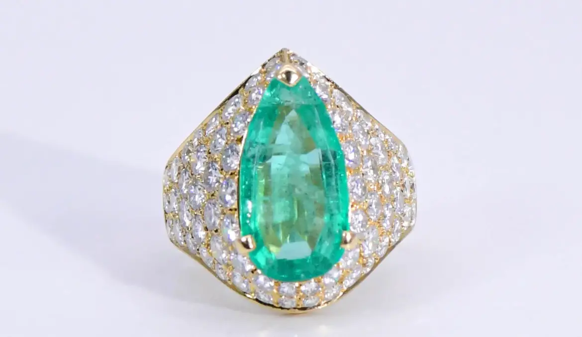 Bvlgari Emerald and Diamond 18k Yellow Gold Ring