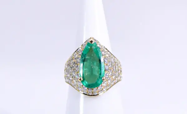 Bvlgari Emerald and Diamond 18k Yellow Gold Ring