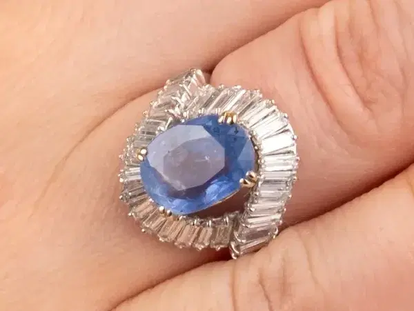 Boucheron Monture 4.68 Carat Blue Unheated Sapphire 18k White Gold 2 ct Diamond Ring